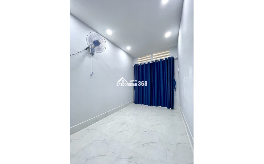 Bán nhà HXH, Lạc Long Quân, hẻm thông, 22m2 hơn 2 tỷ